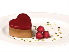 Artikelbild Valrhona Schokoladenmousse-Herz m. Himbeermark 307287